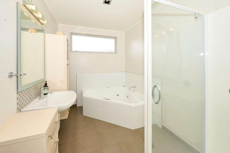 156 Sands Crescent Matarangi_10