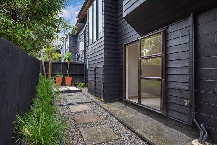 2/14a Commodore Parry Road Castor Bay_21