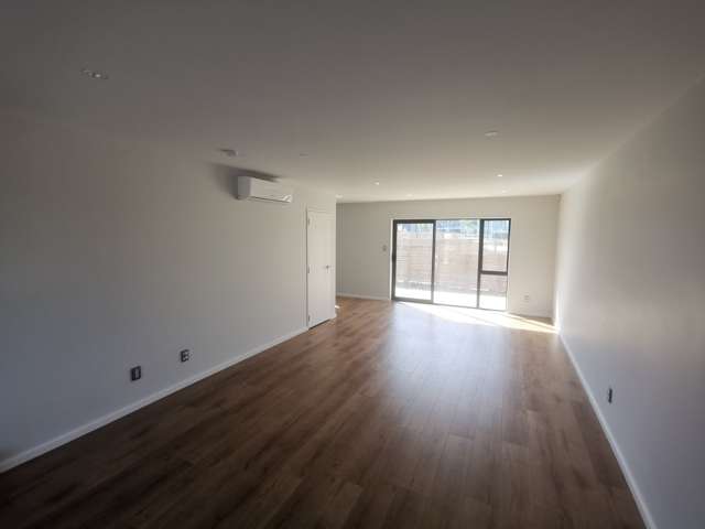 64 Bordeaux Parade Te Atatu South_3