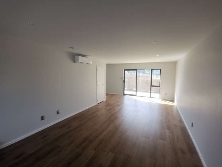 64 Bordeaux Parade Te Atatu South_3