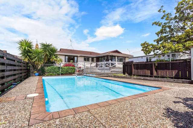 Beautiful 3-Bedroom Pool House - Move In Today!!