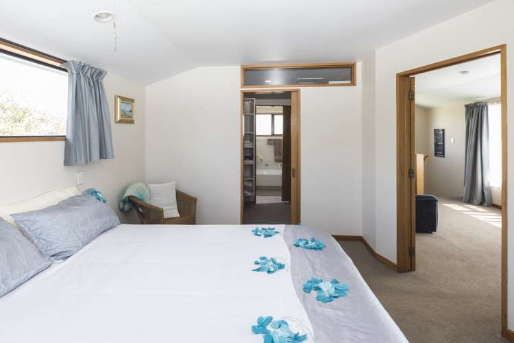 22 Momorangi Crescent Redwood_13