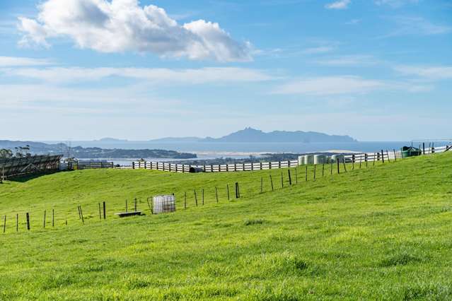 Stunning Views, Stunning Lifestyle!
