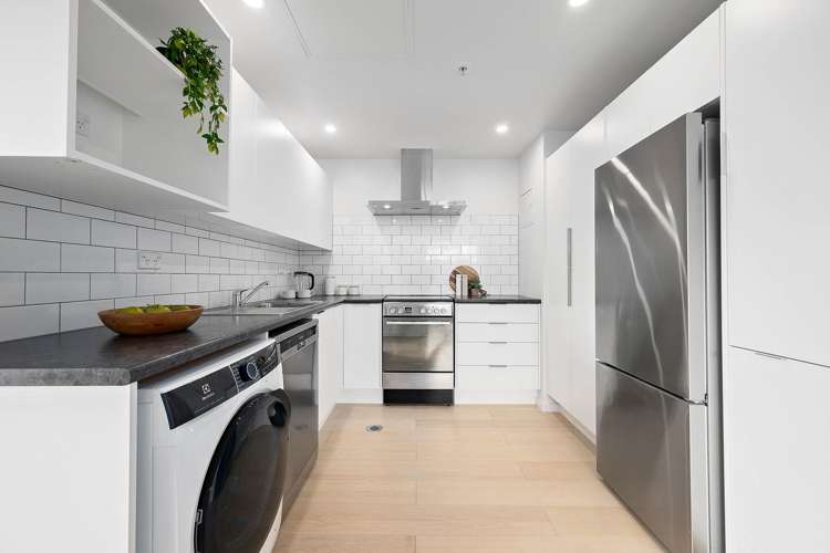 4A/163 Thorndon Quay Pipitea_1
