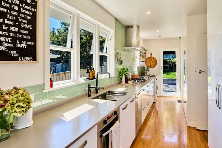 8 Beazley Avenue Paparangi_20