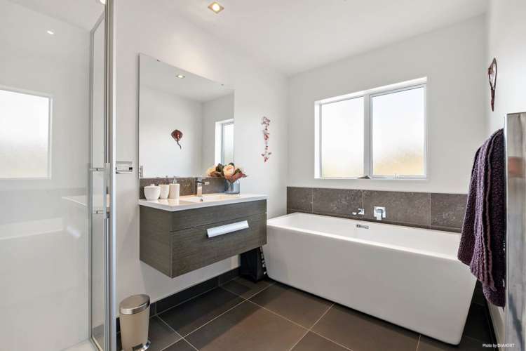 1 Ngaire Close Wainui_16