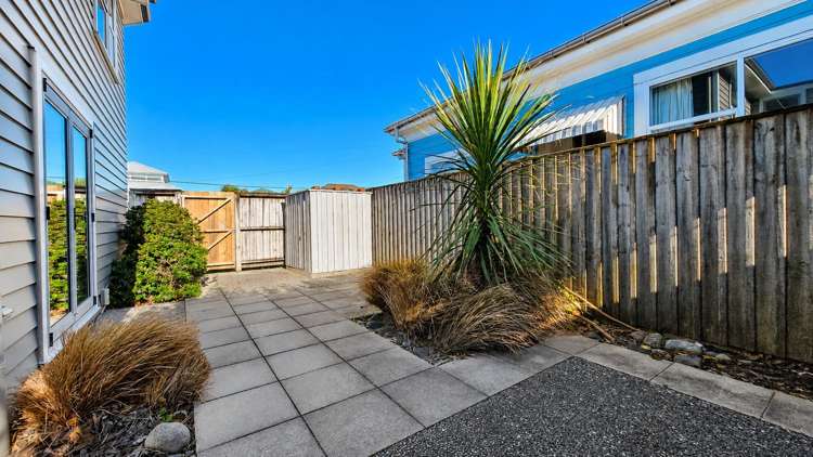  A/5 Adelaide Street Petone_28
