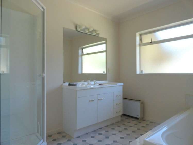 16 Orpington Place Stoke_15