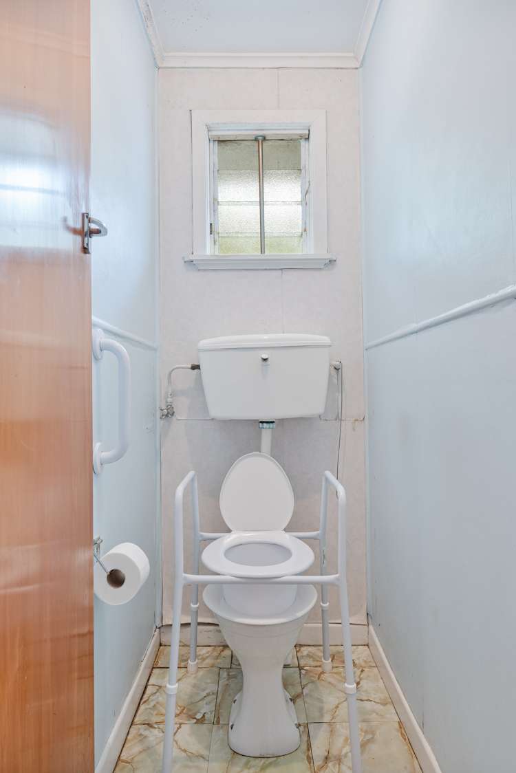 2/160 Henderson Valley Road Henderson_11