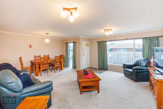 4 Chertsey Court Roslyn_2