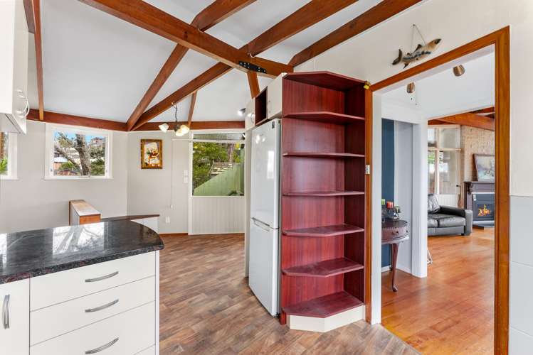 27 Colmar Road Mellons Bay_13