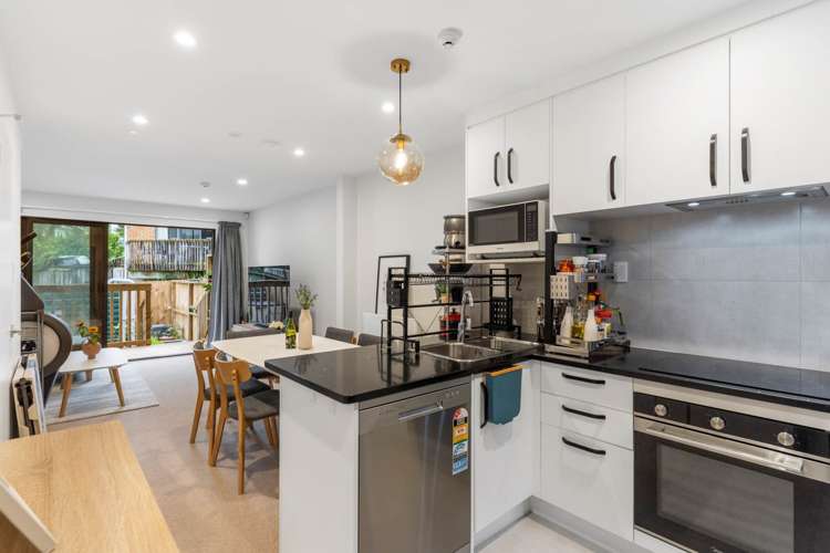 28/18 Hewlett Road Massey_12