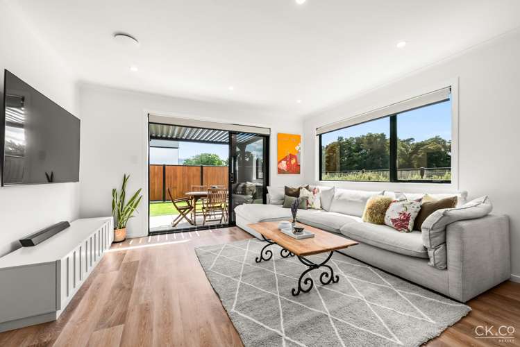 7 Leo Waikari Crescent Wallaceville_3