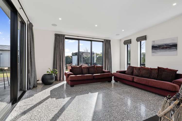 13 Carnaveron Drive Lincoln_11
