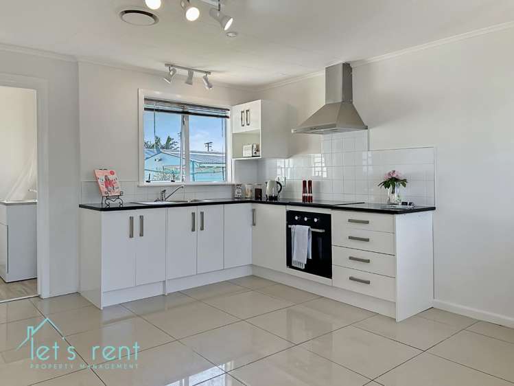 6 Atkinson Avenue 10695_4