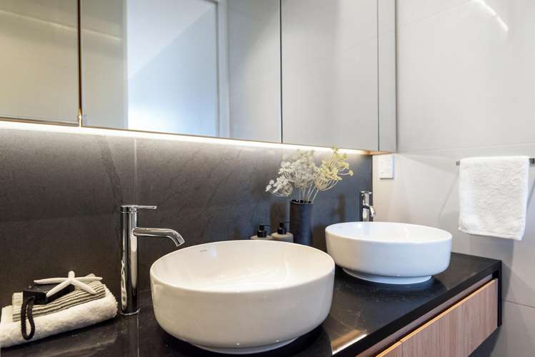 13/423-427 Beach Road_5