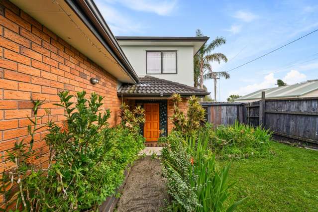 81 Royal Road Massey_3