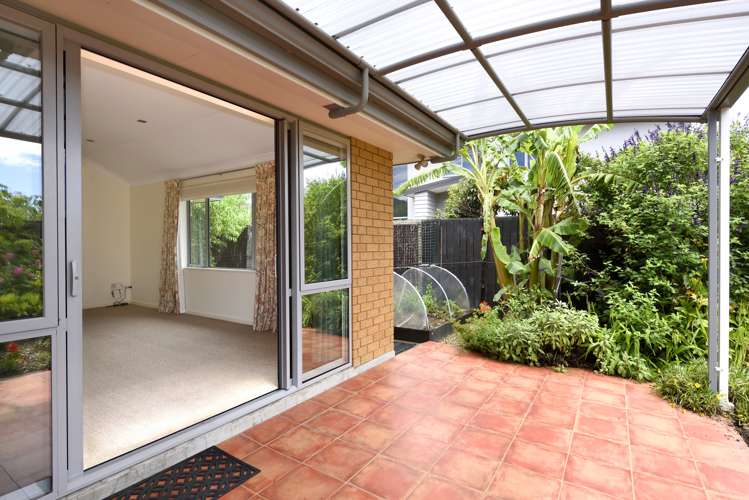 2 Cambria Gardens The Wood_4