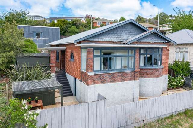 Classic Red Brick Beauty In Calton Hill