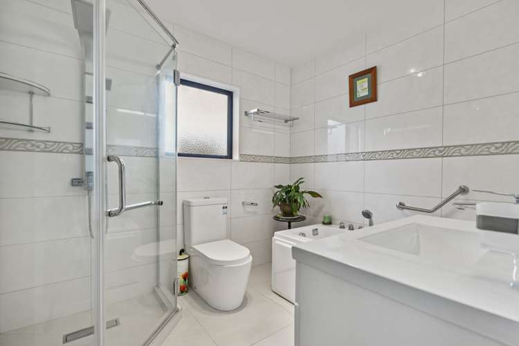 10 Celsmere Lane Te Atatu Peninsula_13