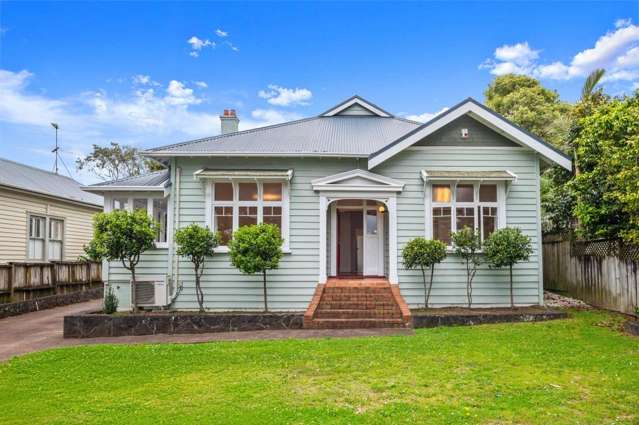 Generous Home Near Cornwall Park