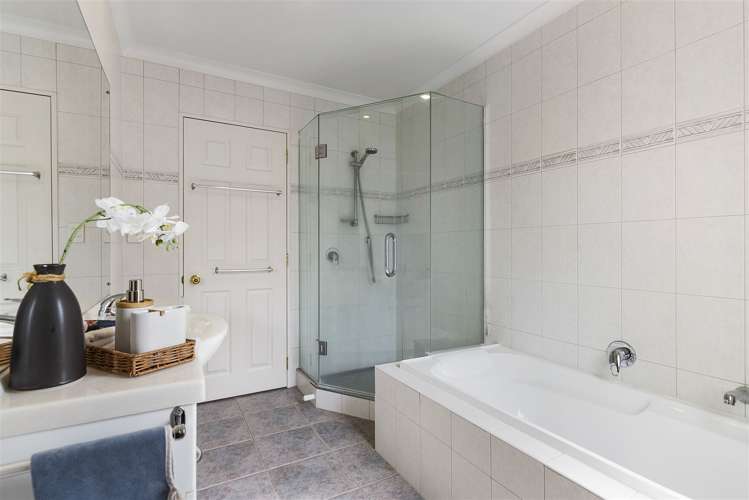 22 The Esplanade Eastern Beach_23