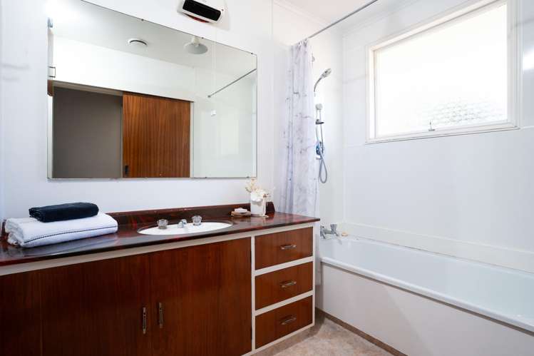 6 De Bloge Place Burwood_8
