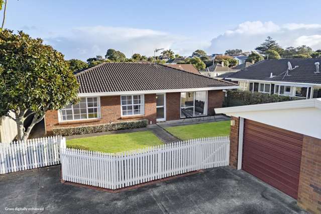 SINGLE-LEVEL LIVING, WALK TO CORNWALL PARK!
