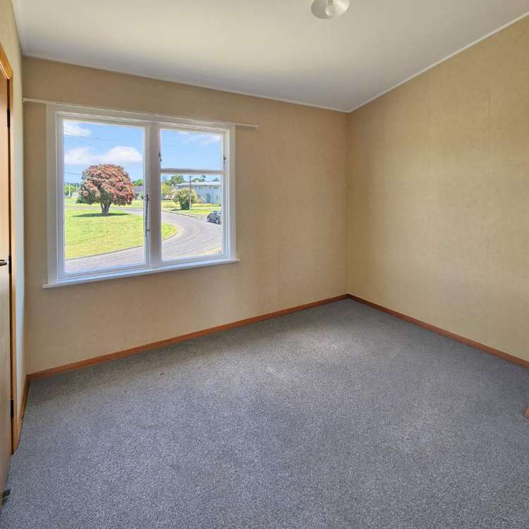 32 Devon Crescent 10985_3