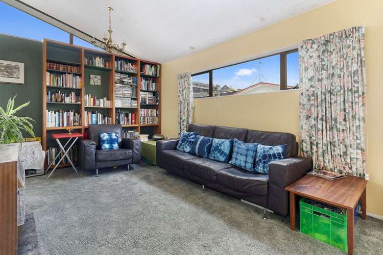 12 Naver Place Papakowhai_5