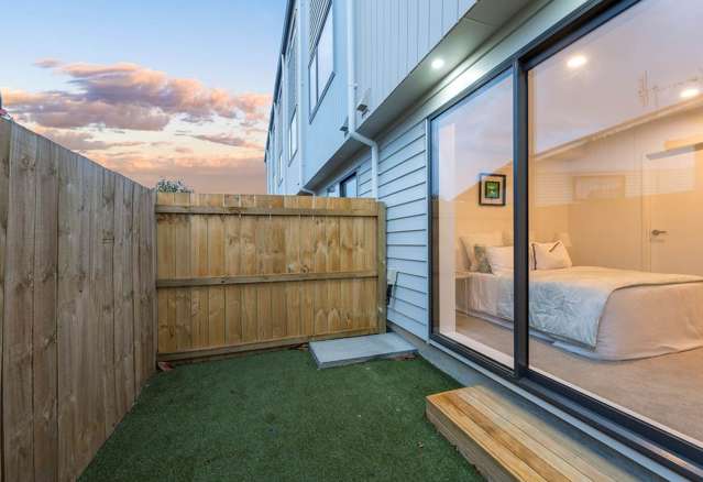 4/11 Hereford street Te Atatu Peninsula_1