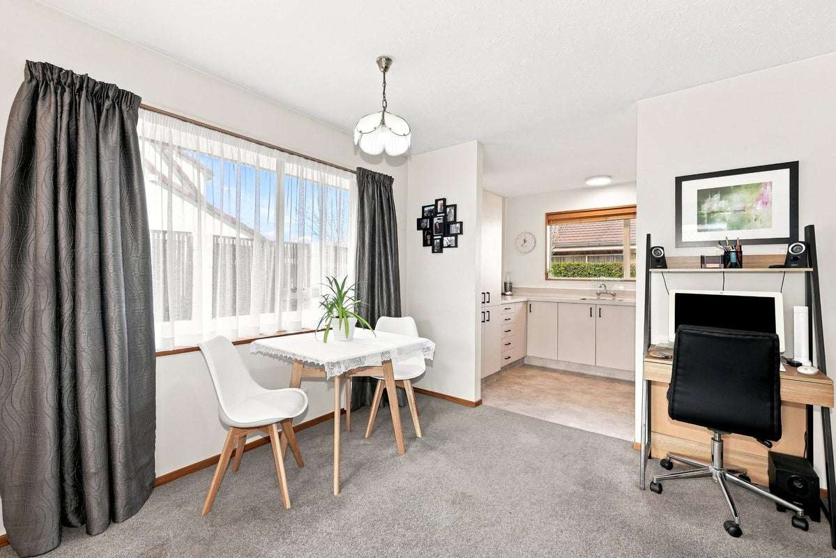Spacious, Sunny & Easy-Care Living 3