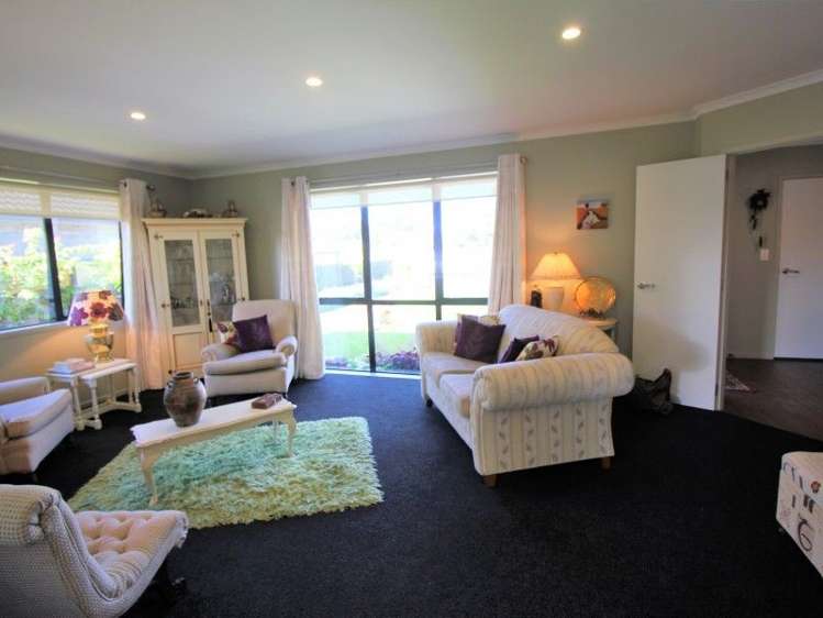 37 Plescher Crescent Leamington_16