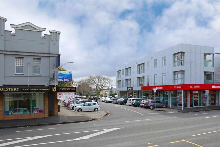 2a/1c Queen Mary Avenue Epsom_1