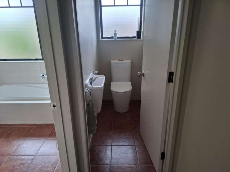 24 Oaklands Drive 11373_15