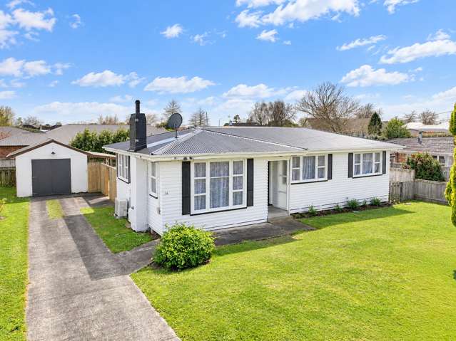 Back on the market in Woodstock School Zone