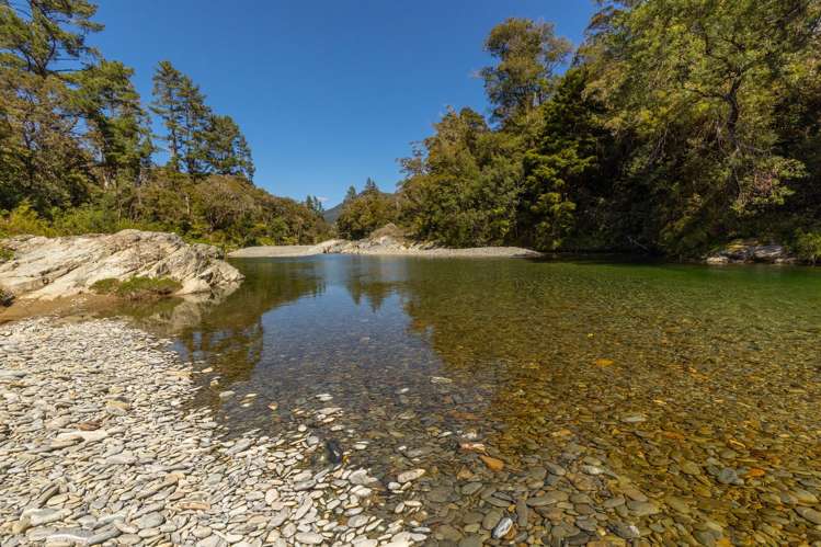 472 Wakamarina Road Canvastown_11