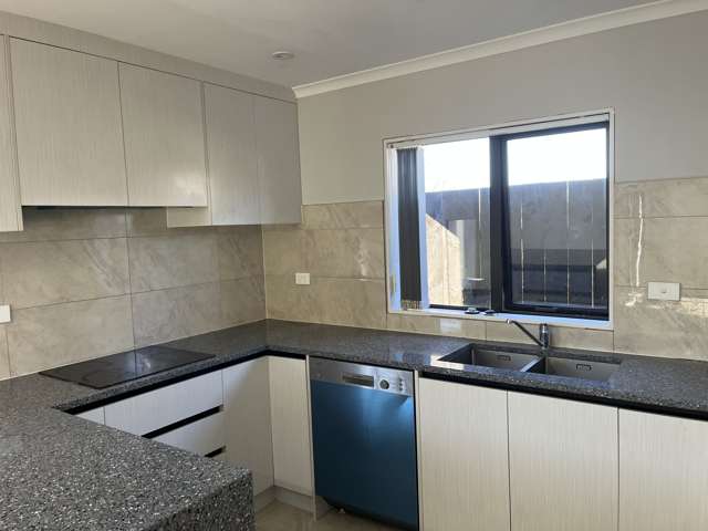 8/30 Calvert Ave Mangere East_4