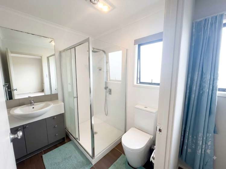 125 Fernhill Way Oteha_10