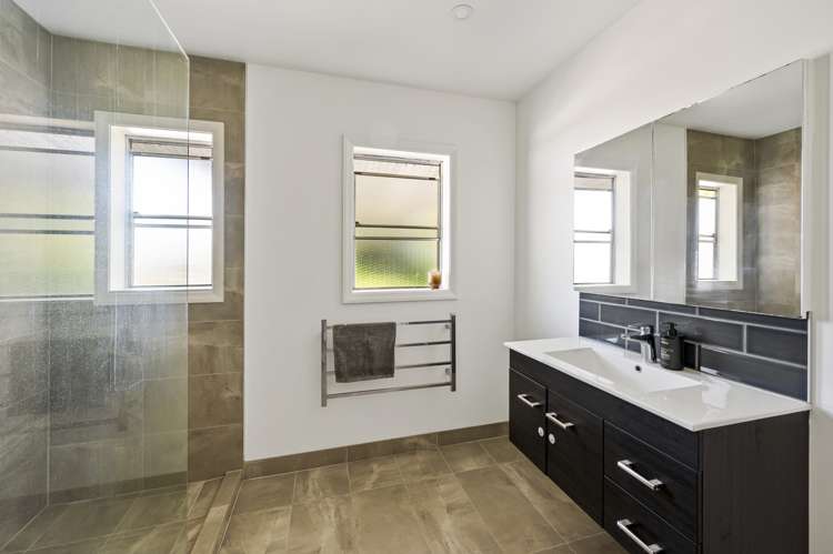 77 Harold Holt Avenue Onekawa_9