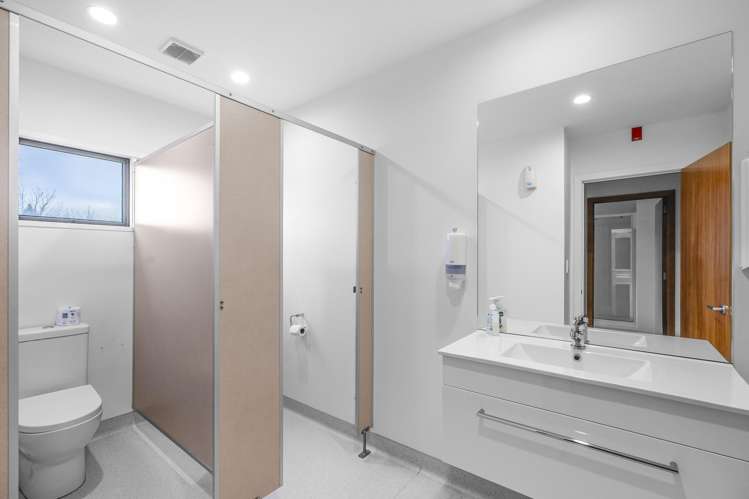 21 The Mall Cromwell_13