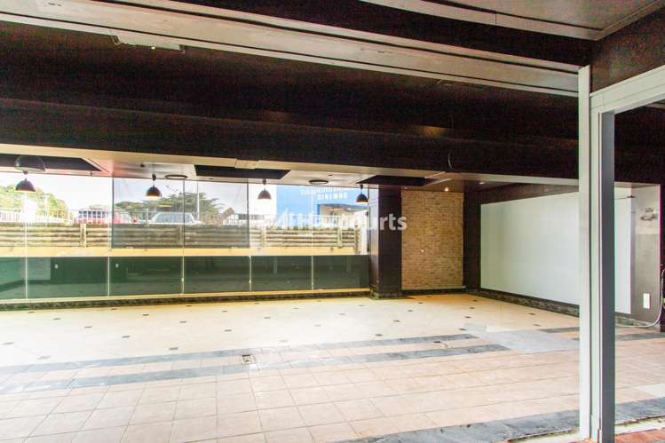 Shop 11/62-78 Hurstmere Road Takapuna_3