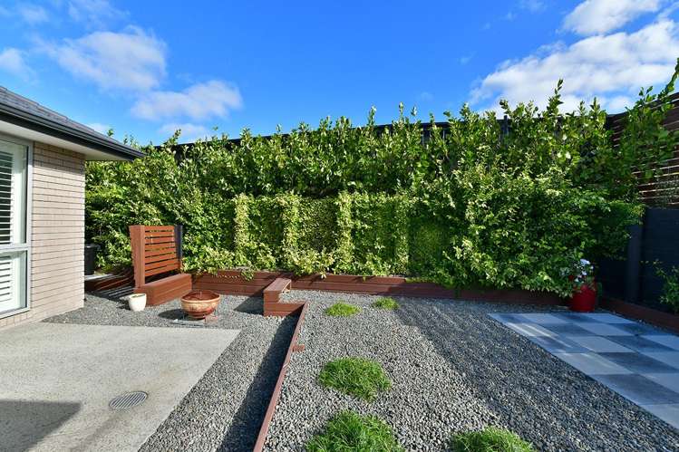 2 Eastview Crescent Stanmore Bay_17