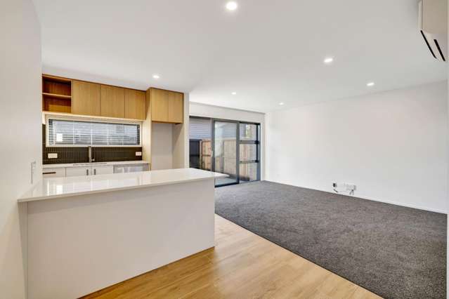 2/11 Spring Grove Street* 10222_1
