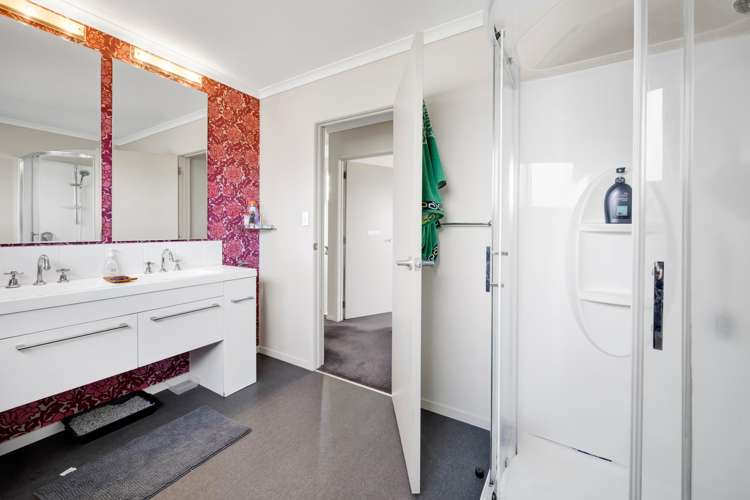 17 Elizabeth Grove Stratford_19