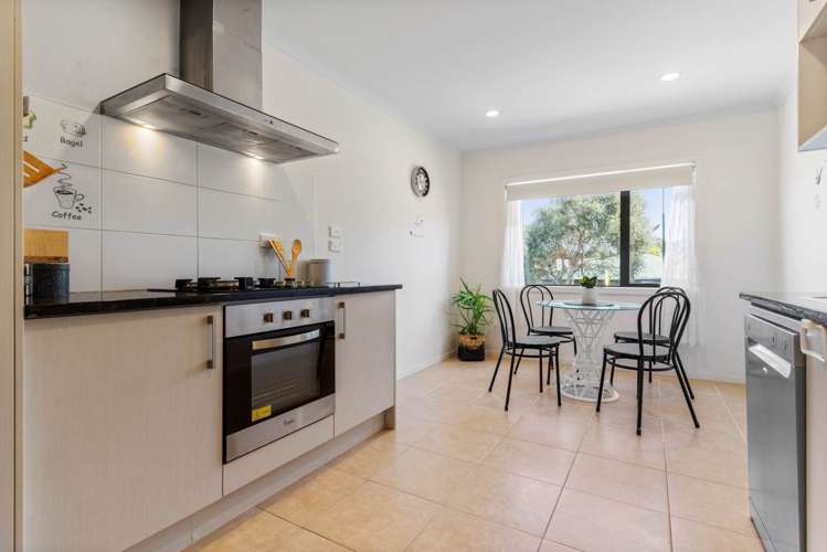 9/2 Swan Hill Drive Glen Eden_5