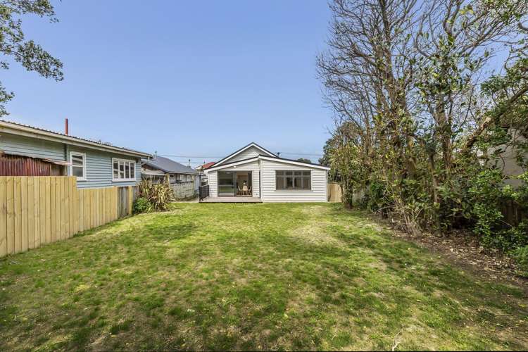 124 Apu Crescent Lyall Bay_6