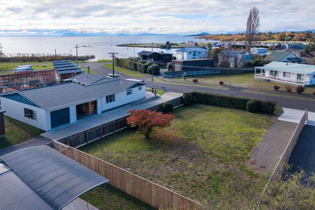 FREEHOLD - Build Your Own Lake Views