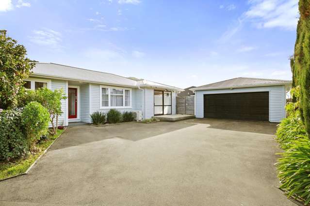 Single Level, Sunny & Smartly Presented!