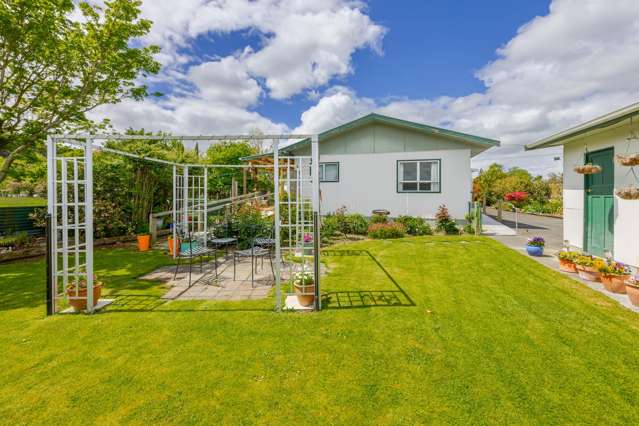 A garden to love, a home to enjoy